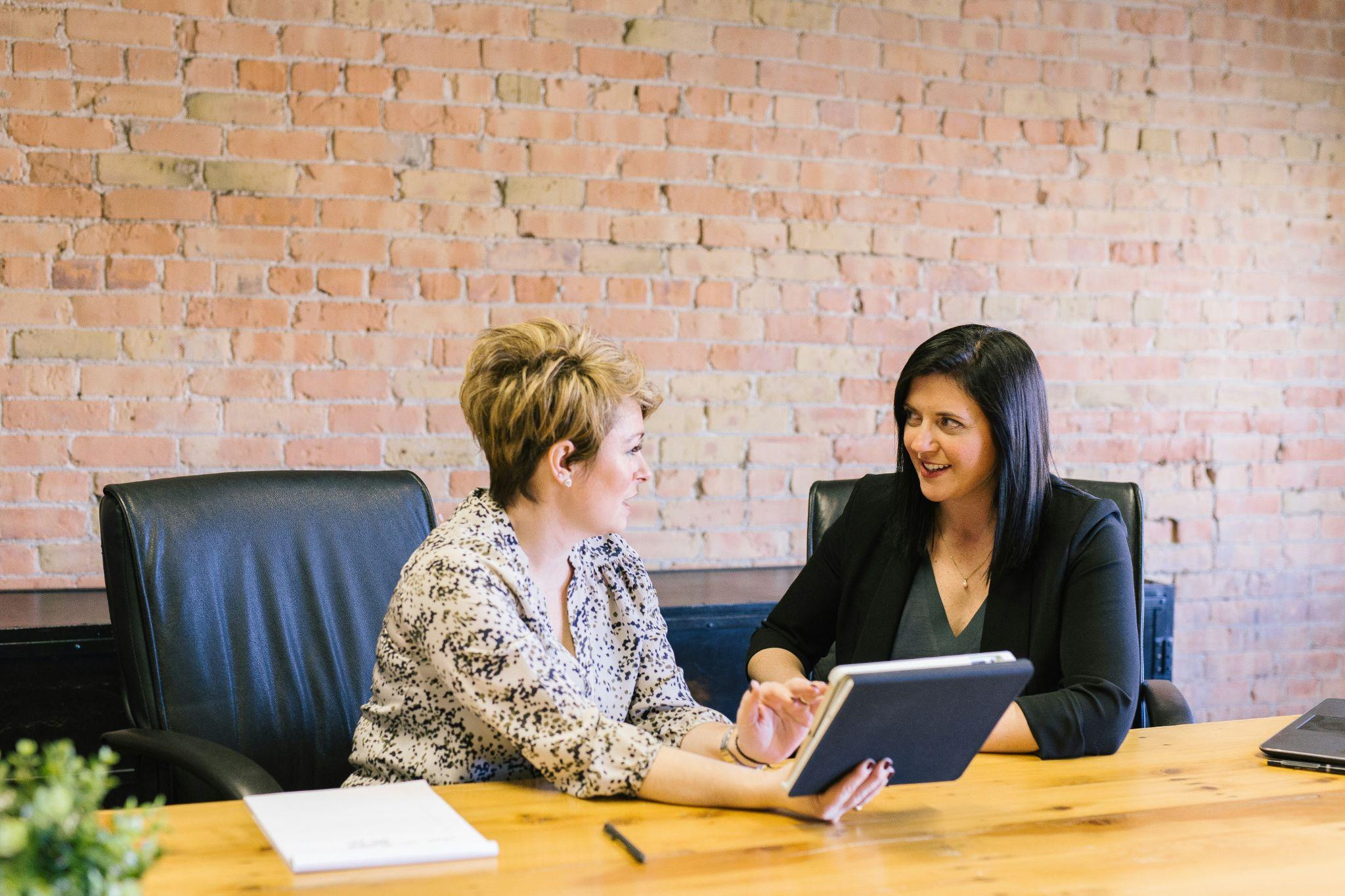 A professional discusses employee benefits insurance in California with a client.